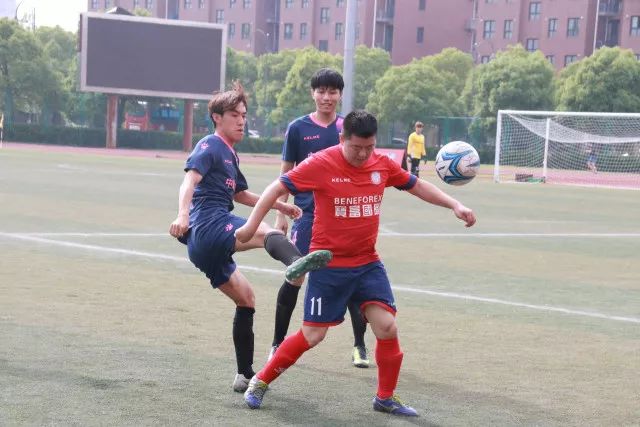康宁汉姆20+10詹姆斯空砍三双 活塞险胜湖人